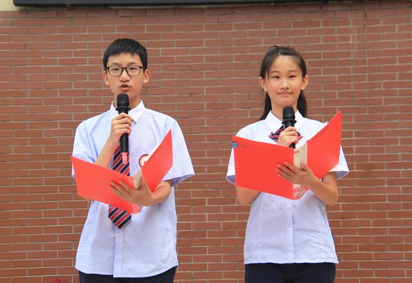 王晗苏、喻雪菡做国旗下演讲 王晗苏、喻雪菡做国旗下演讲